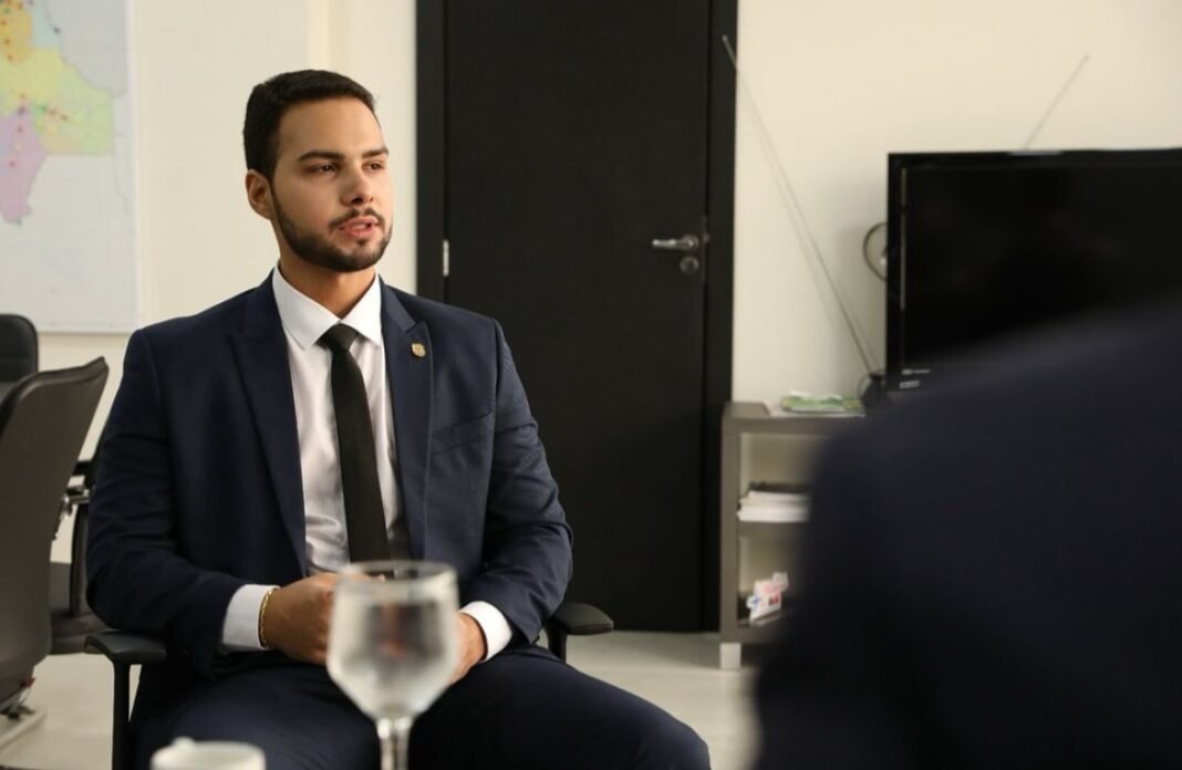 Vinícius Souza delegado