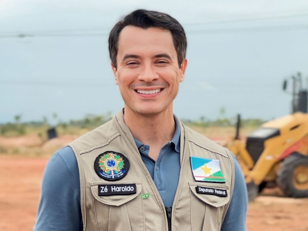 Deputado Zé Haroldo Cathedral assegura continuidade das obras de pavimentação no bairro Monte Cristo