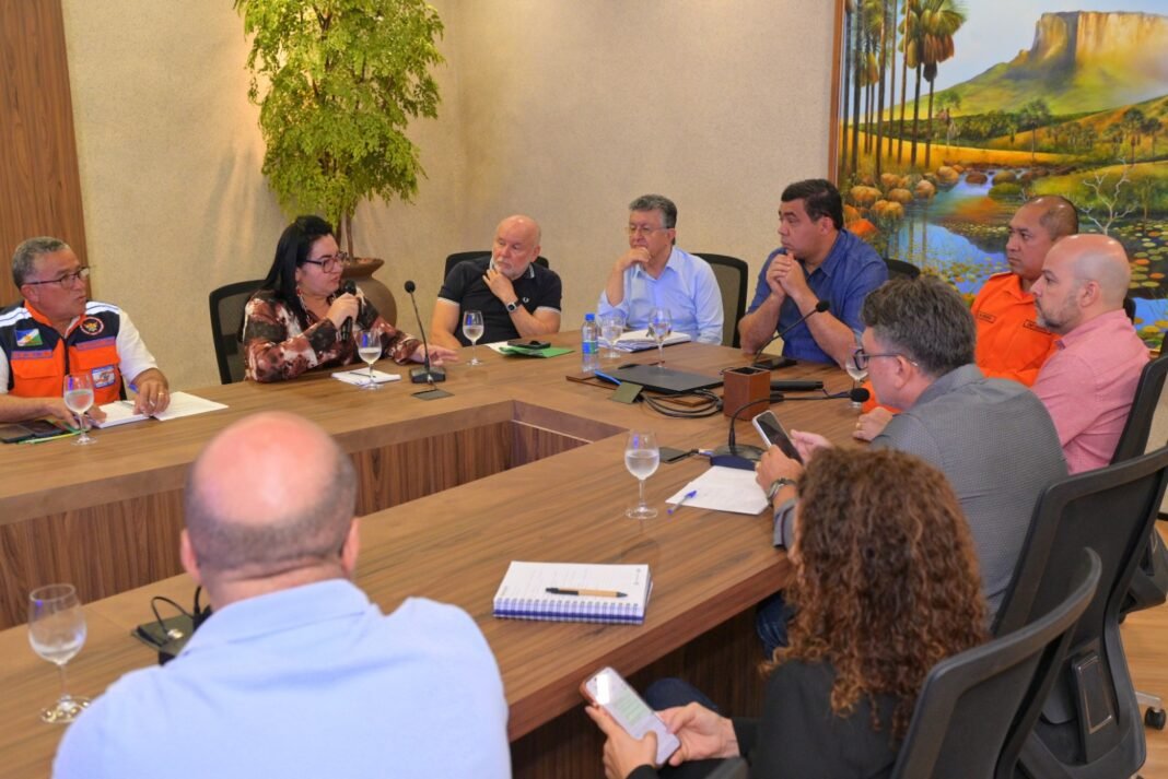Governador Sampaio cria gabinete de crise após avanço das chuvas - Foto: Fernando Oliveira.