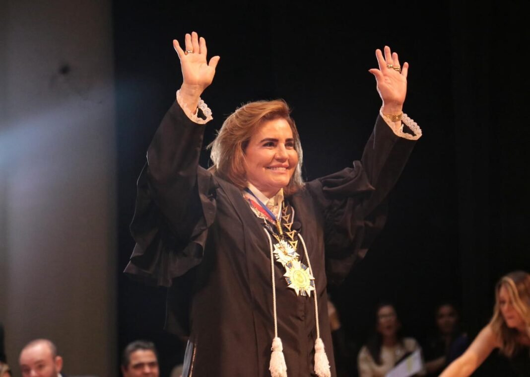 Yara Lins - Foto: TCE Amazonas.