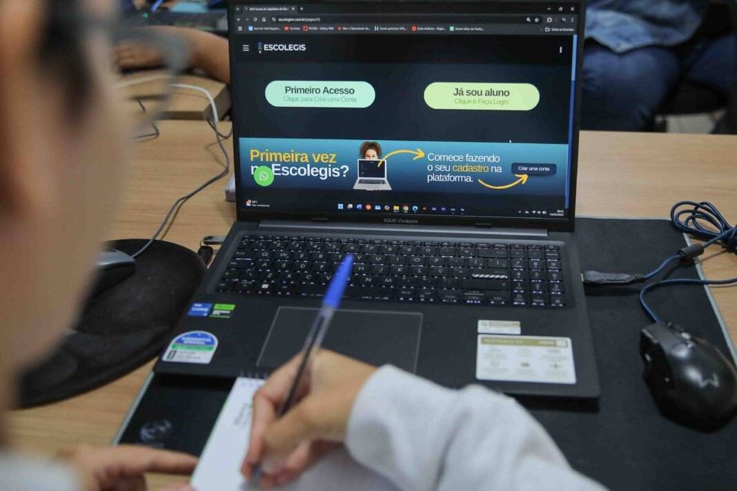 Escolegis abre 30 mil vagas para 130 cursos gratuitos a distância em Roraima