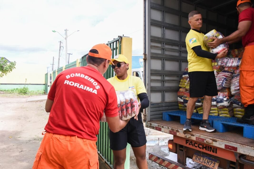 entrega de cestas básicas e água para famílias atingidas pelas chuvas (3)